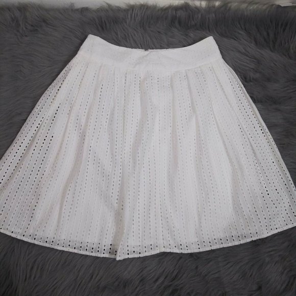 Liz Claiborne Dresses & Skirts - Liz Claiborne Eyelet Flare Skirt Size 6P